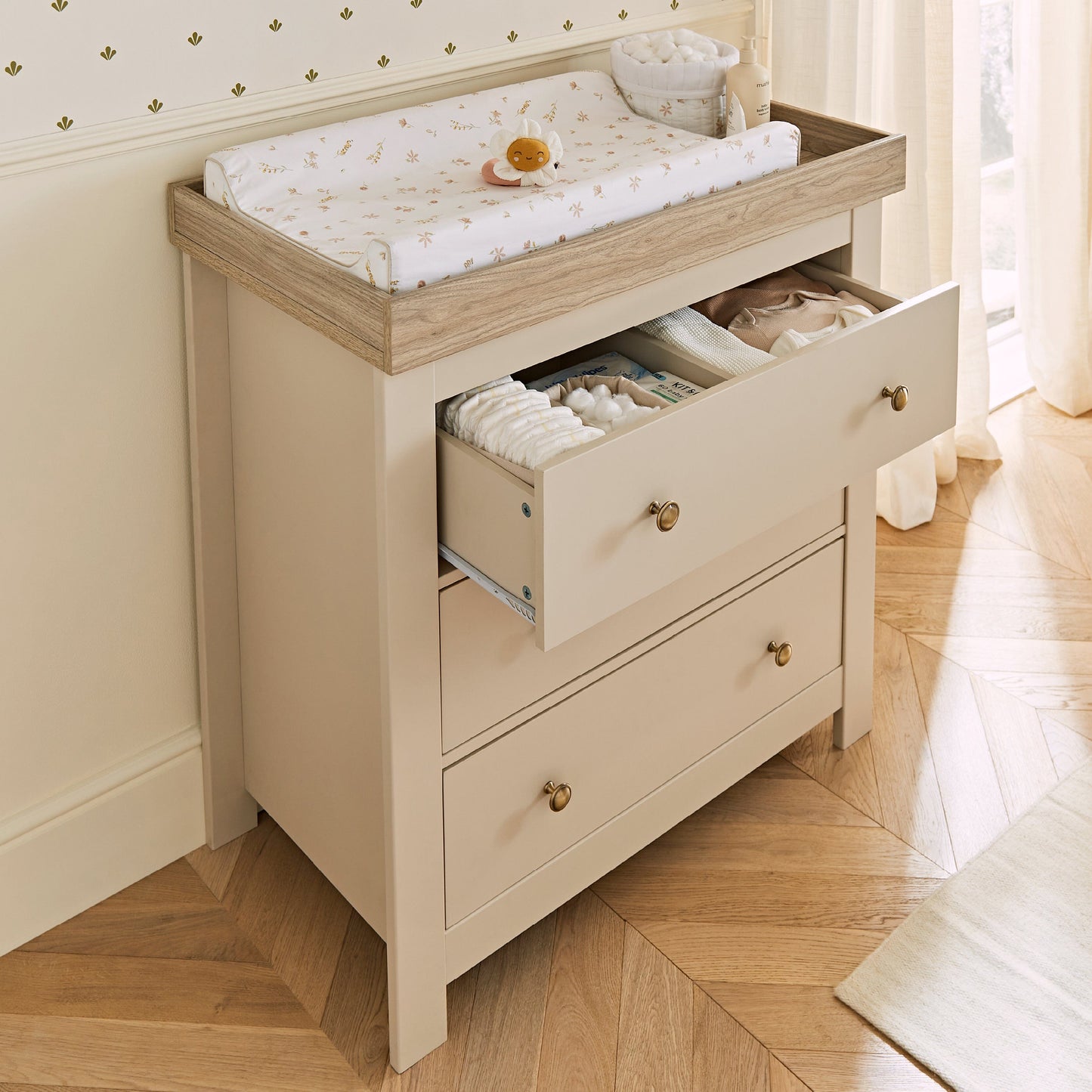 Luna Dresser Changer