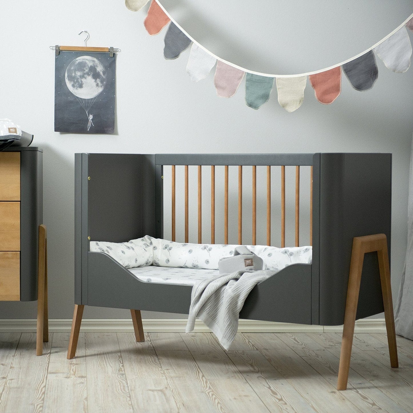 Troll Torsten Cot with Conversion Rail for Cot Bed - Grey/Teak